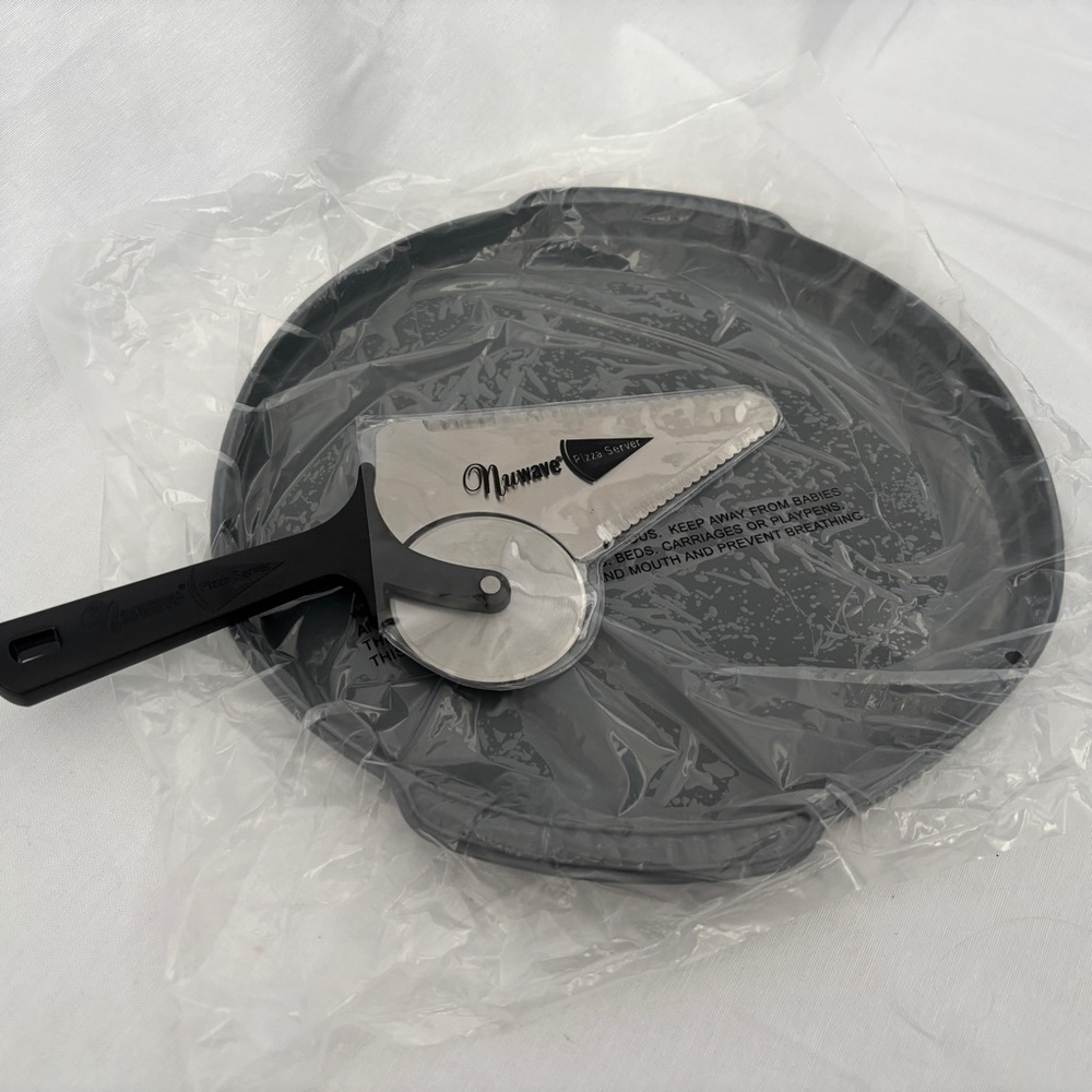 NEW NuWave Pizza Server Stainless Steel Blade & Silicone Pizza‎ Tray